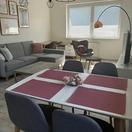 Sunny In Quiet Area Apartment