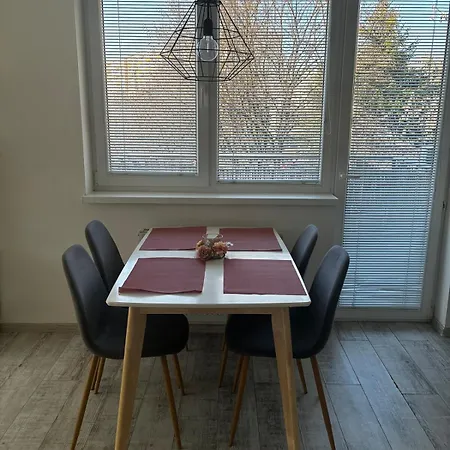 Sunny In Quiet Area Apartment