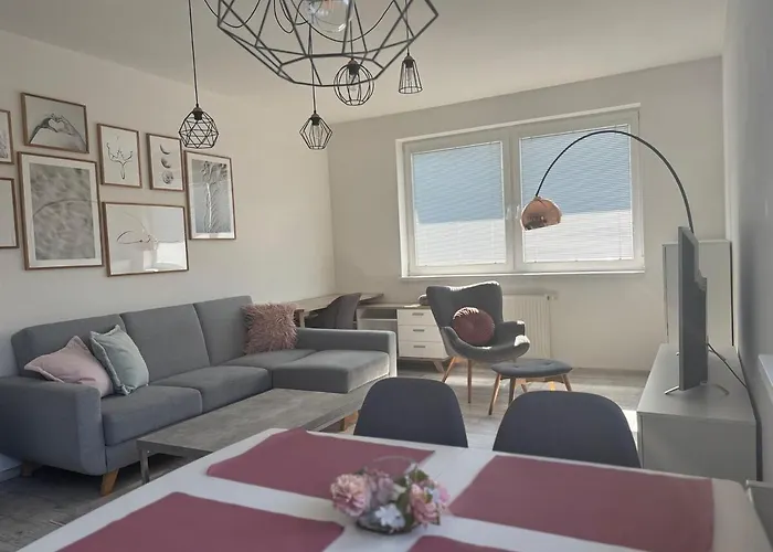 Sunny In Quiet Area Apartment *