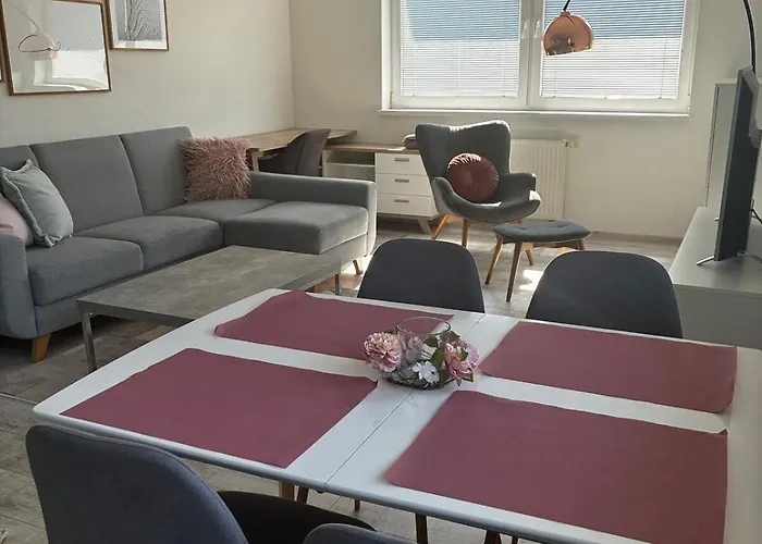 Sunny In Quiet Area Apartment